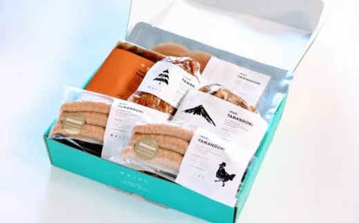【セット】伊万里ヤマンドリ おうちごはんセット(ローストチキン、スモークチキン、チキンソーセージ、おやまのとりめし、しっとり鶏生ハム)