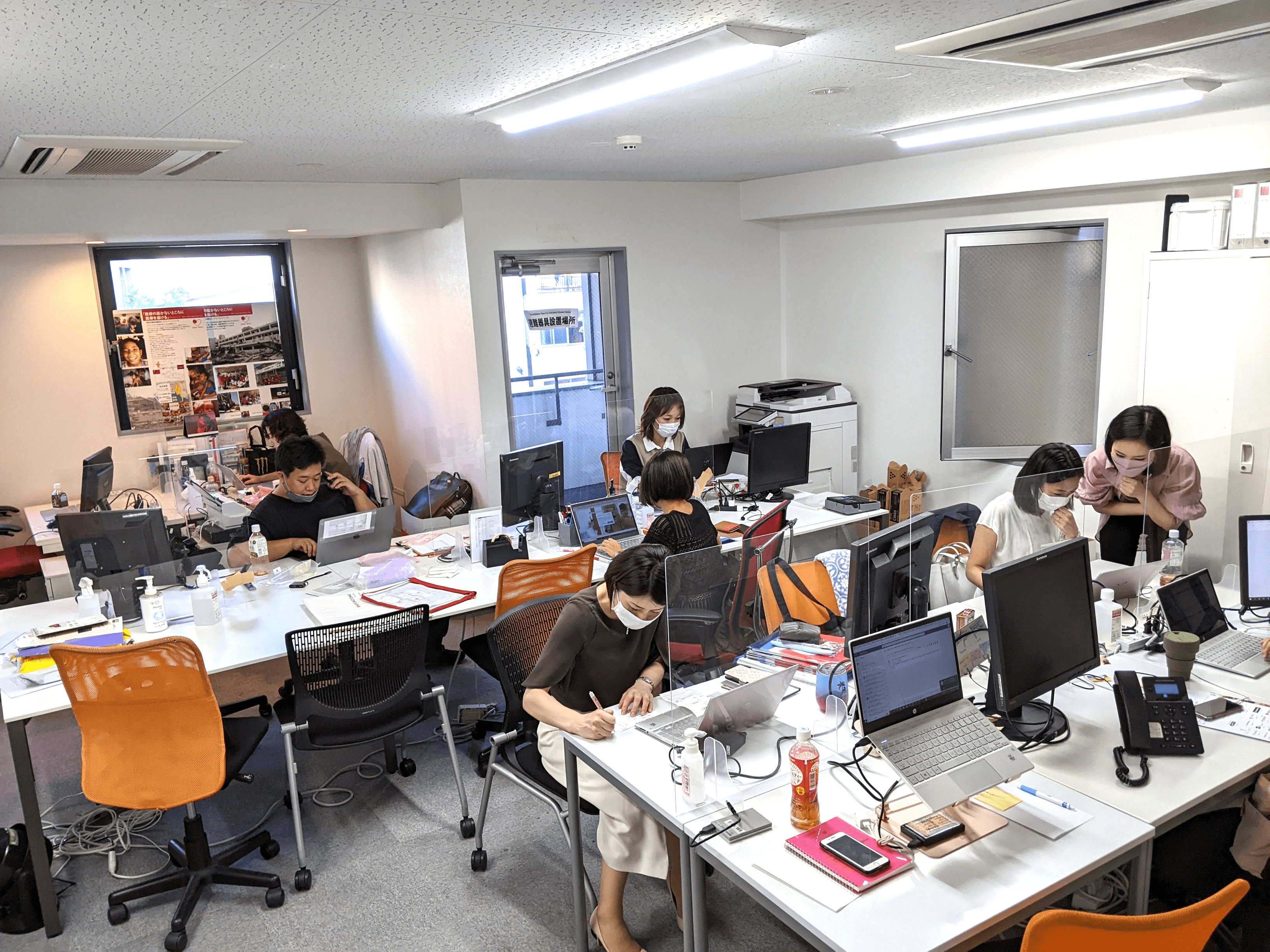 東京事務局の部屋の様子