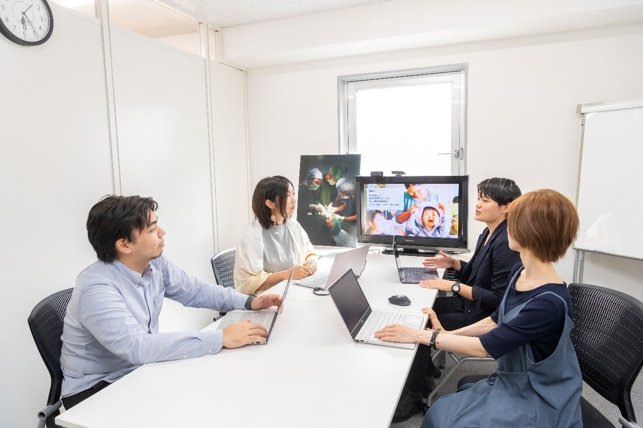 東京事務局の少人数での会議