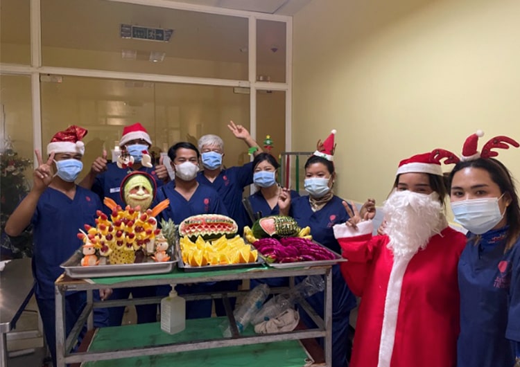 カンボジアからメリークリスマス!小児がん病棟でのクリスマス会