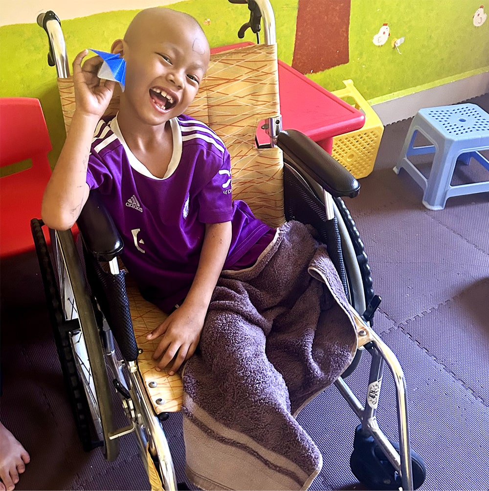 カンボジアの小児がんの少年