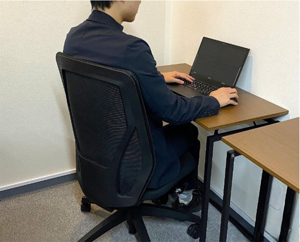 株式会社クラス様から、オフィスチェアを寄贈いただきました