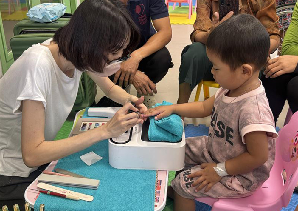 【カンボジア医療活動】指先と日常に彩りを ーネイルサロン＆マジックイベントー 