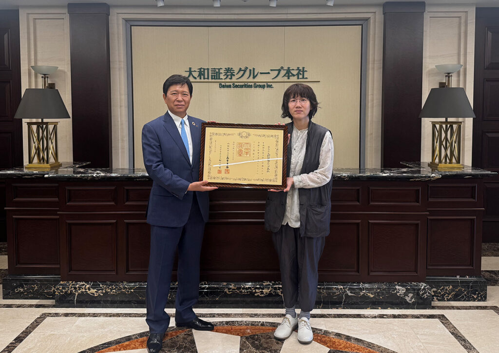 大和証券グループが、ミャンマー中部地震被災地支援への貢献を称えられ、日本政府による「紺綬褒章」受章 