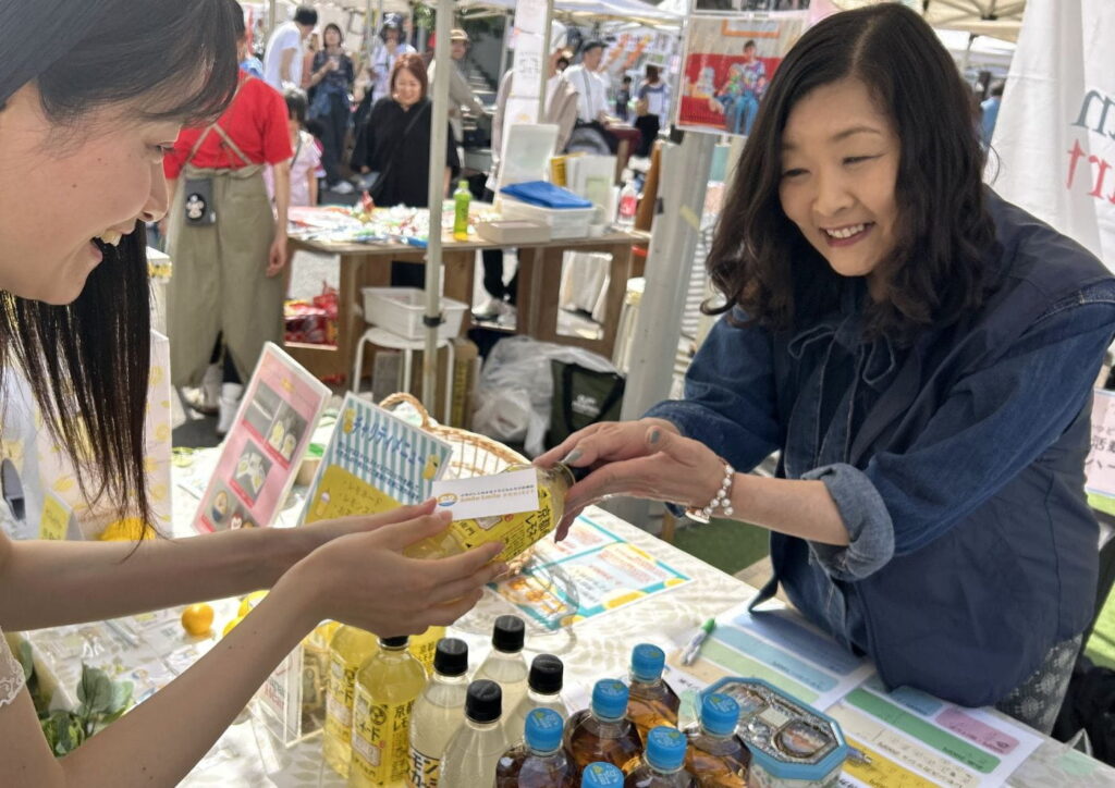 【スマイルスマイルプロジェクト】2026年4月「シモキタおやこのまちつどい市にてレモネードスタンドを出店しました」