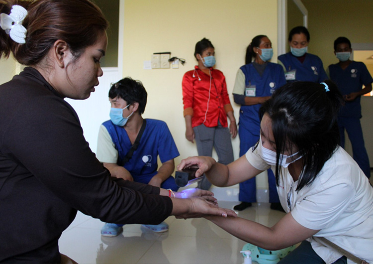 命を守る手指衛生と感染予防のためにできること　カンボジア 看護師ボランティア