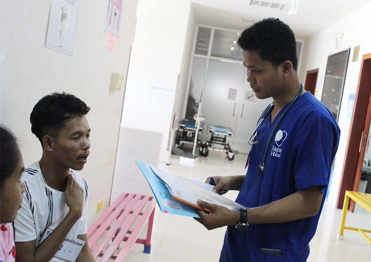 今年度もカンボジアの未来を支える医療者が新たに３人育ちました！ - 夢のかけ橋プロジェクト