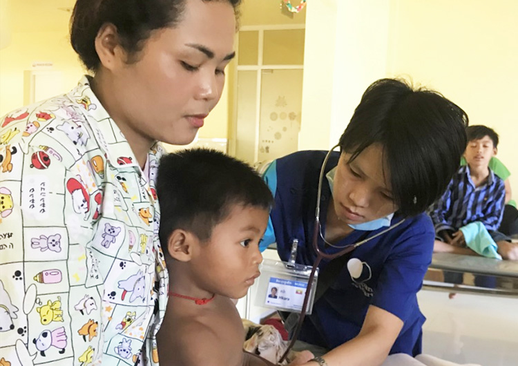 ミャンマー人看護師がカンボジアの病院で学んだこと。