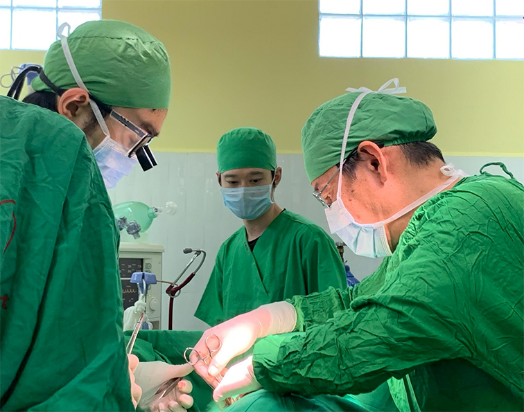 慶應大学病院と連携して日本でも難しい手術を実現することができました。カンボジア 医師 ボランティア