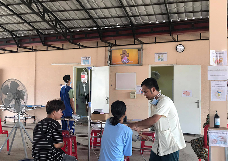 ジャパンハート カンボジア 海外大学院との連携：栄養啓発で待ち時間を有効活用。