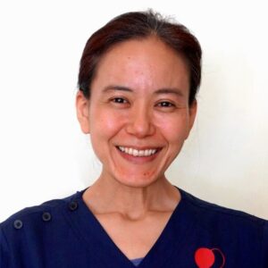 カンボジアの病院で活動する現役ボランティア医師が登場
