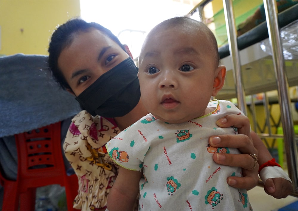 カンボジア小児がん病棟から-お母さんは大学生