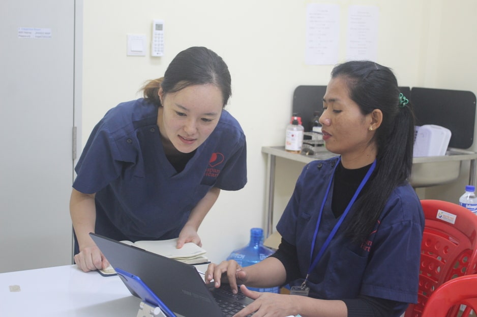 【カンボジア医療活動】カンボジア人事務スタッフが見た医療現場 ー 非医療スタッフが支える「もう一つの医療」ー