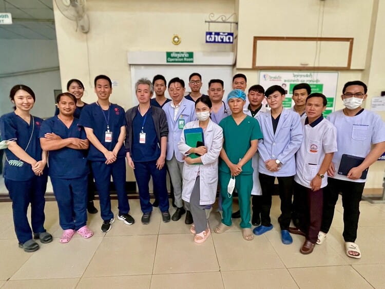 【ラオス】「治療すれば助かる命」を、次へつなぐ―小児がんプロジェクト2025年11月 手術活動報告