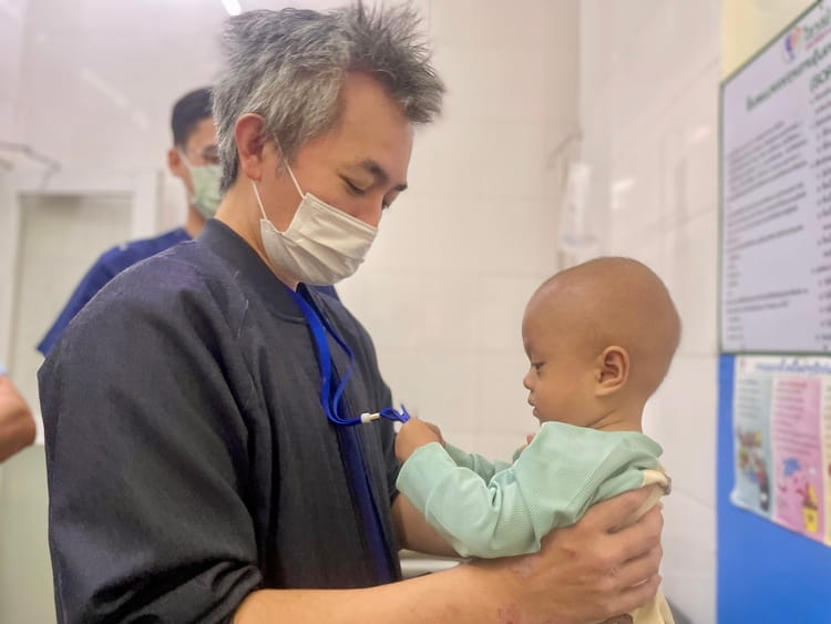 【ラオス】「治療すれば助かる命」を、次へつなぐ―小児がんプロジェクト2025年11月 手術活動報告