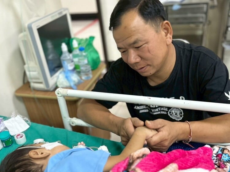 【ラオス】「治療すれば助かる命」を、次へつなぐ―小児がんプロジェクト2025年11月 手術活動報告