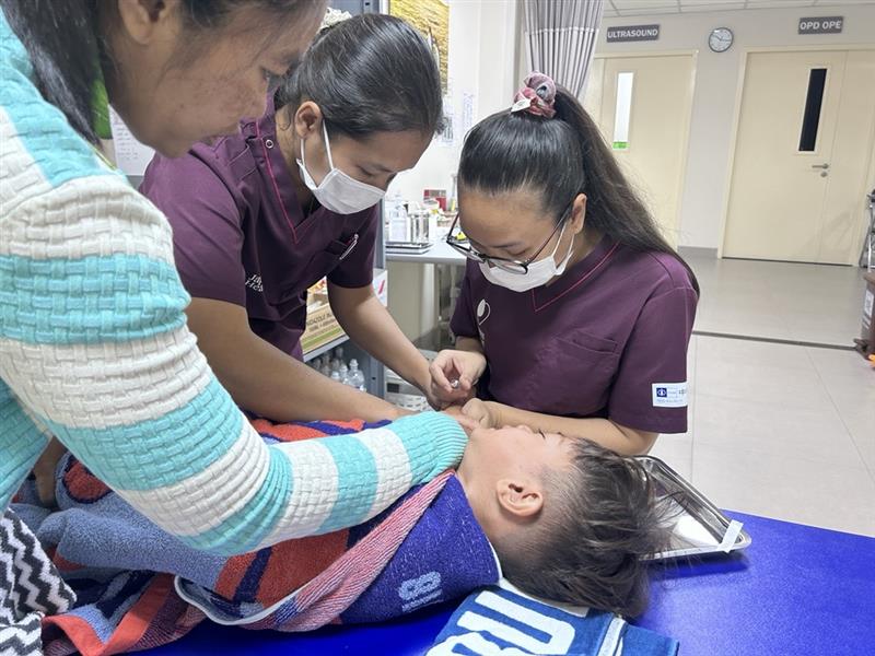 【カンボジア医療活動】人が集まる場所へ - 外来を支えるリーダー・スレイピッチ看護師の想い -