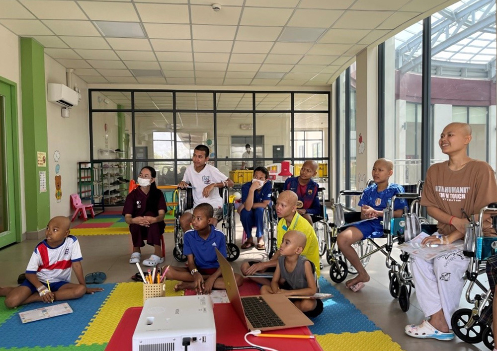 CHEERS株式会社様がジャパンハートアジア小児医療センターにて授業を実施！